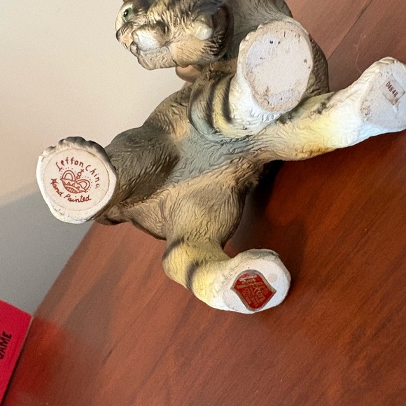 Vintage Lefton Cat Figurine – Mama Cat Carrying Kitten – Hand Painted – 5” Tall - Picture 7 of 9